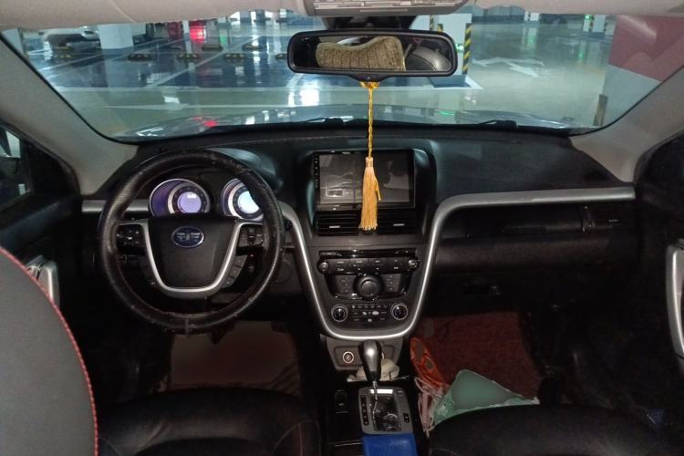 Used Bestune X80 2013 2.0L automatic luxury version Center Console