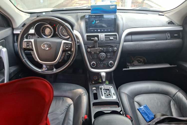Used Bestune X80 2013 2.0L automatic comfort version Center Console