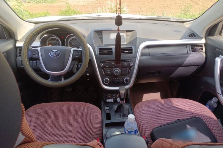 Used Bestune X80 2013 2.0L manual luxury version Center Console