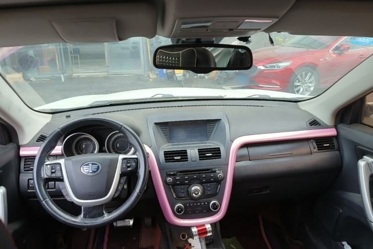 Used Bestune X80 2013 2.0L automatic comfort version Center Console
