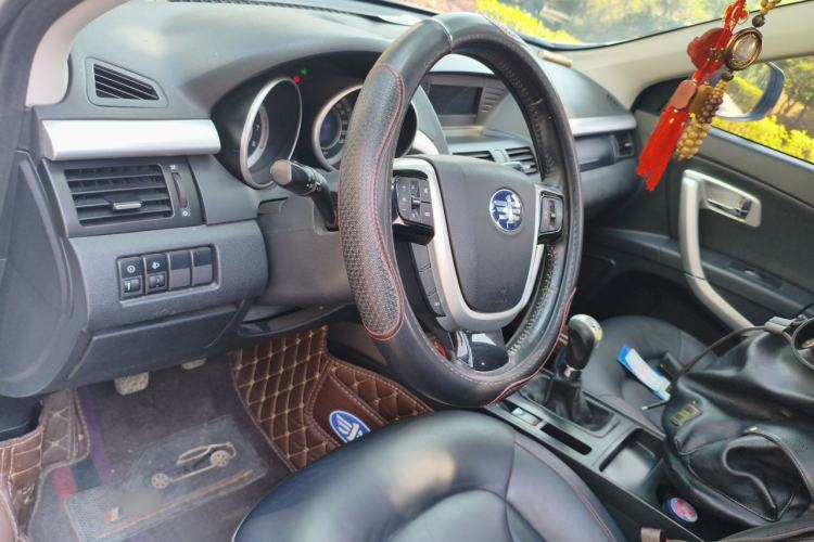 Used Bestune X80 2013 2.0L manual luxury version Center Console
