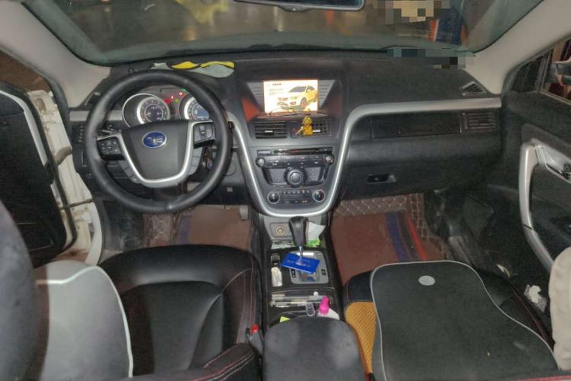 Used Bestune X80 2013 2.0L automatic comfort version Center Console