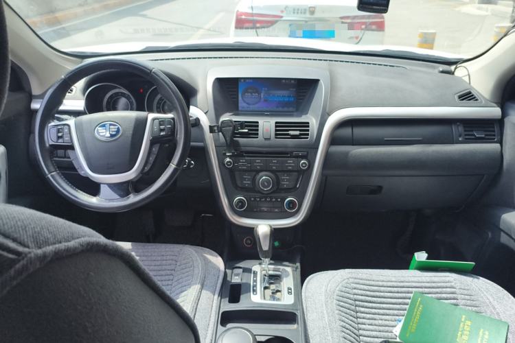 Used Bestune X80 2013 2.0L automatic comfort version Center Console