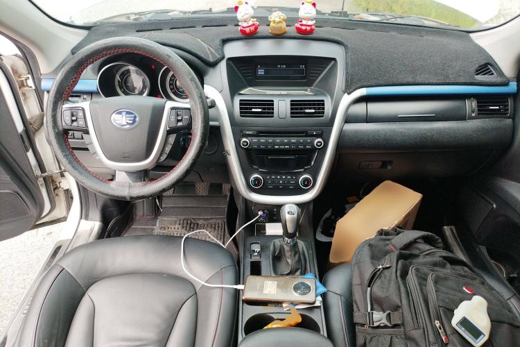 Used Bestune X80 2013 2.0L manual luxury version Center Console