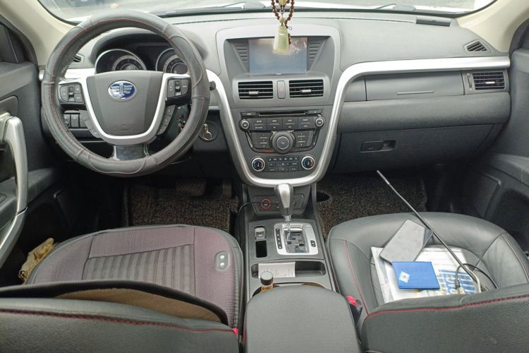 Used Bestune X80 2013 2.0L automatic luxury version Center Console
