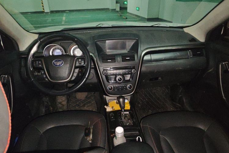 Used Bestune X80 2013 2.0L automatic luxury version Center Console