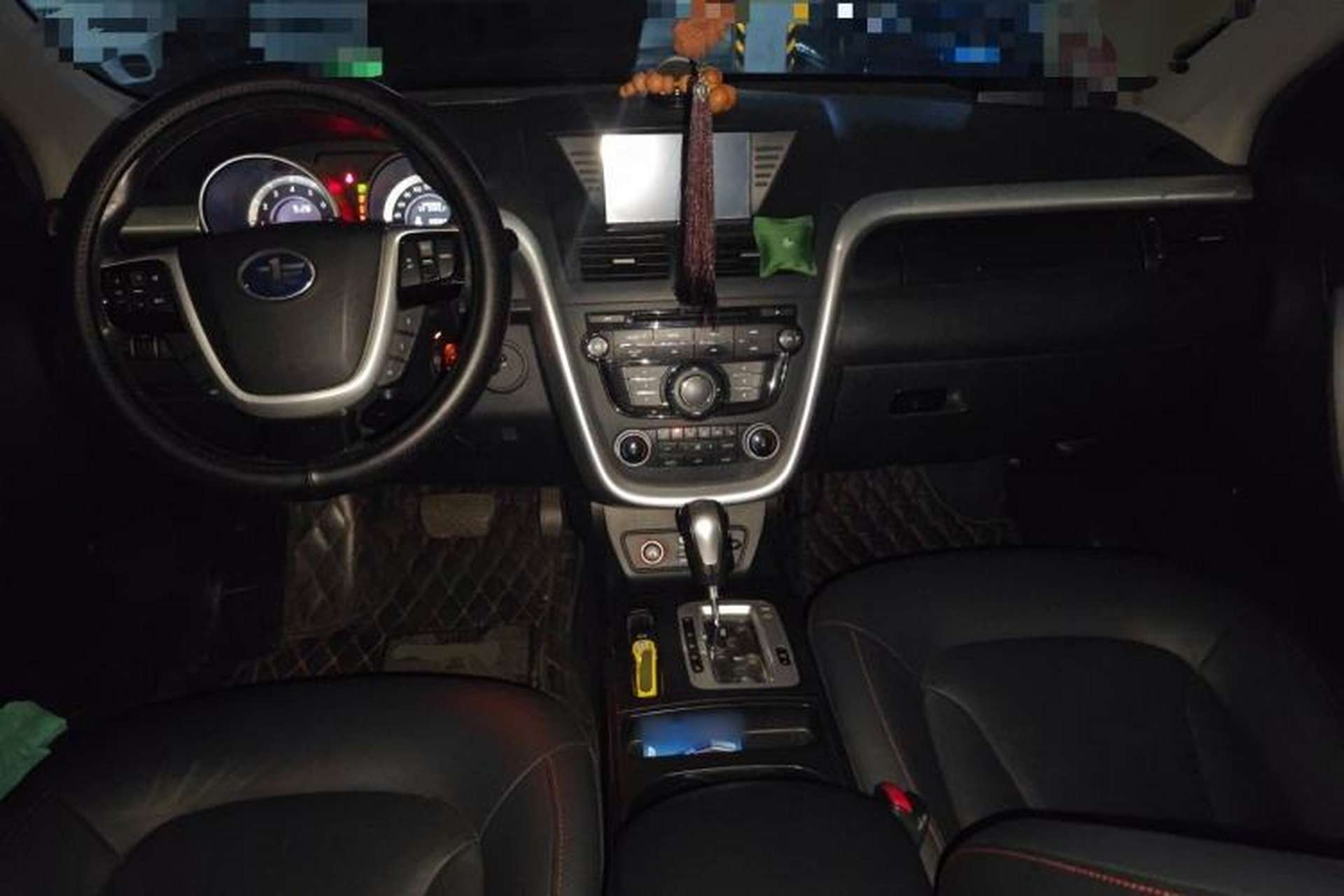 Used Bestune X80 2013 2.0L automatic luxury version Center Console