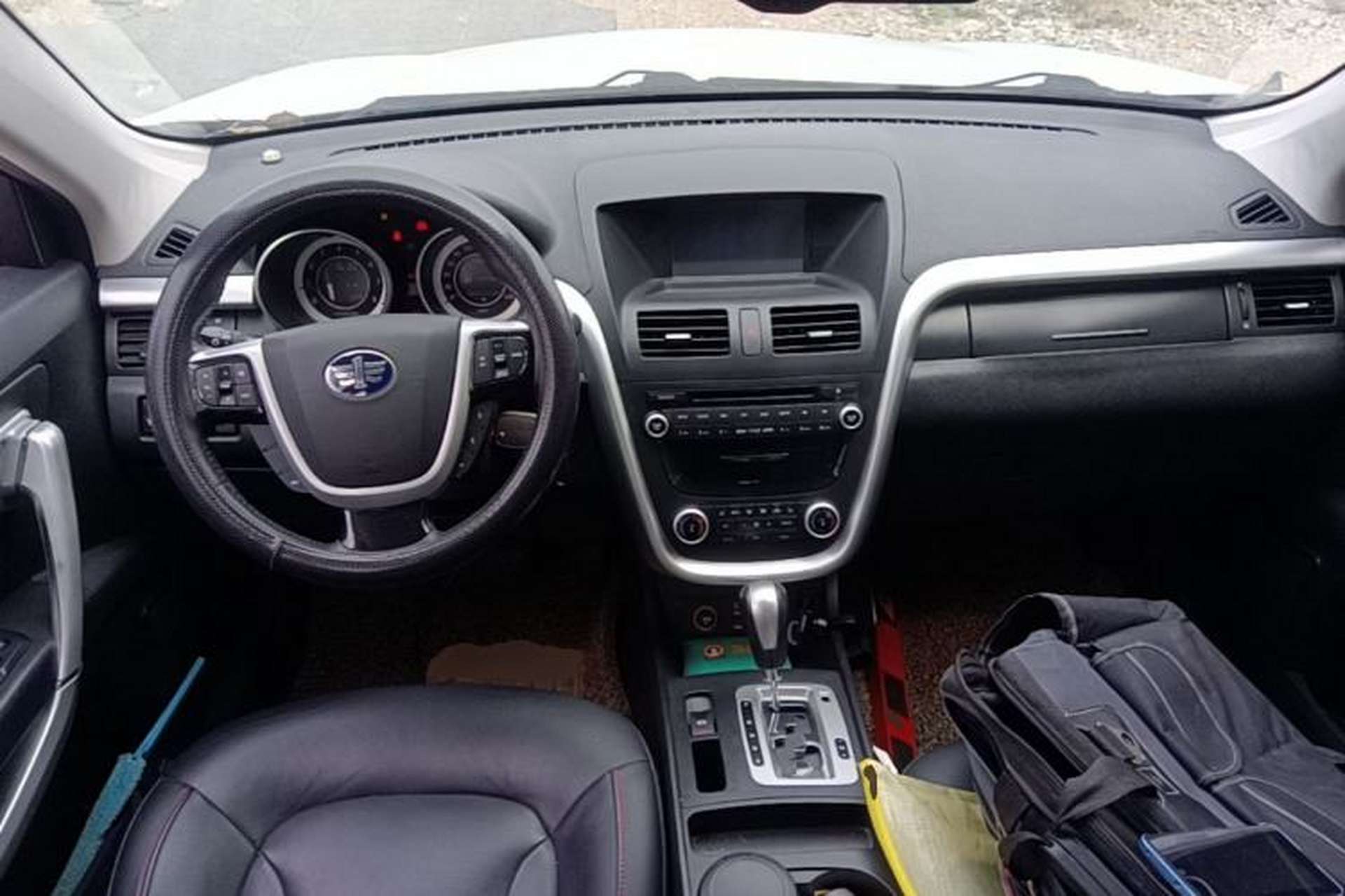 Used Bestune X80 2013 2.0L automatic luxury version Center Console