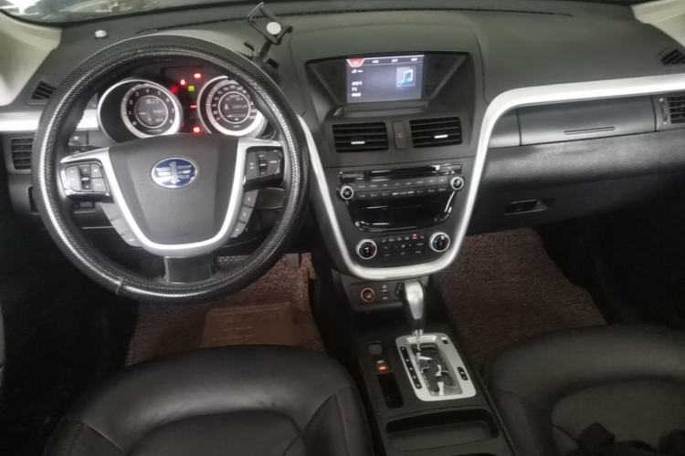 Used Bestune X80 2013 2.0L automatic luxury version Center Console