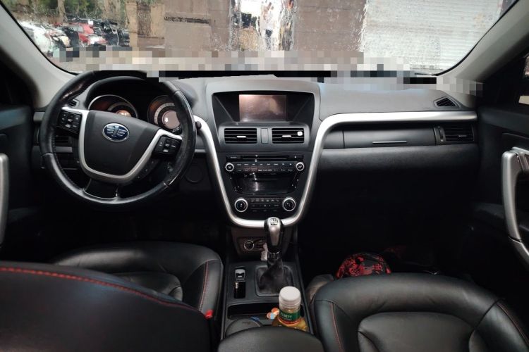 Used Bestune X80 2013 2.0L manual luxury version Center Console