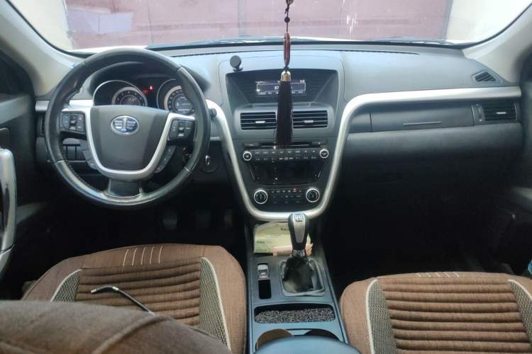 Used Bestune X80 2013 2.0L manual luxury version Center Console