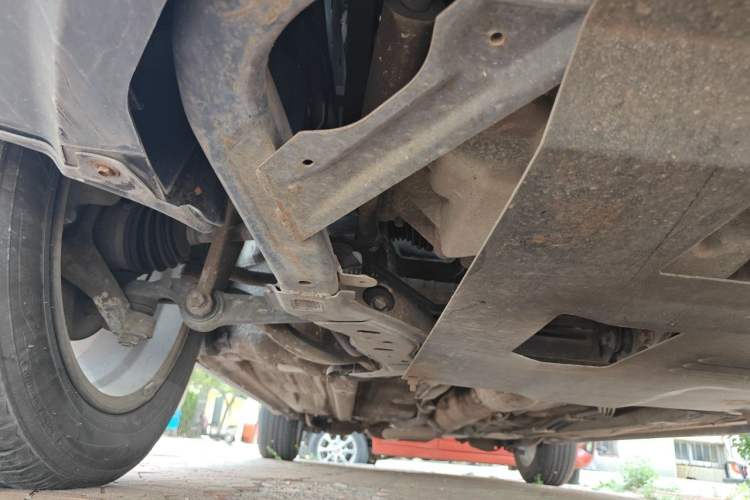 Used Bestune X80 2013 2.0L automatic luxury version Chassis Front Right