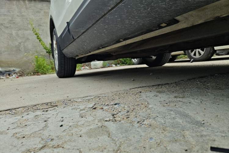 Used Bestune X80 2013 2.0L automatic luxury version Chassis Front Right