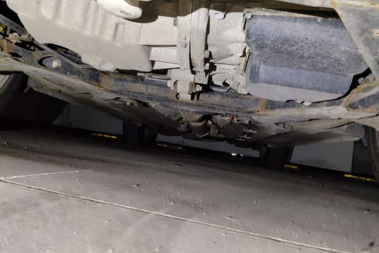 Used Bestune X80 2013 2.0L automatic luxury version Chassis Front