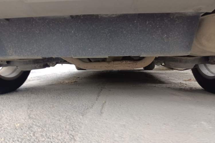 Used Bestune X80 2013 2.0L automatic luxury version Chassis Rear