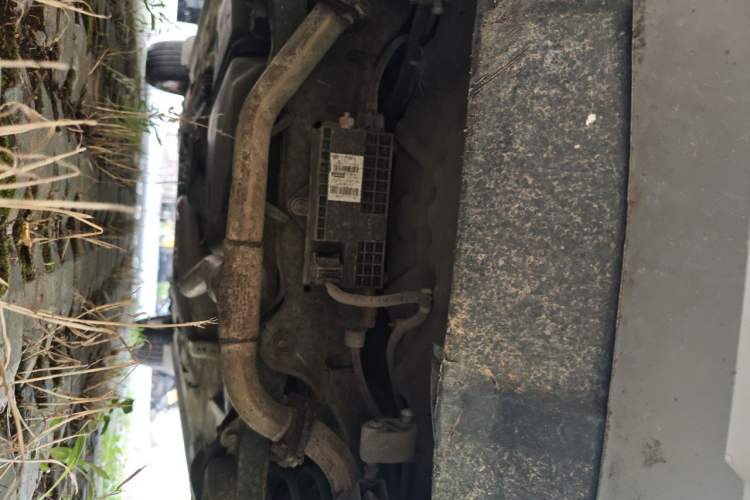 Used Bestune X80 2013 2.0L automatic luxury version Chassis Rear