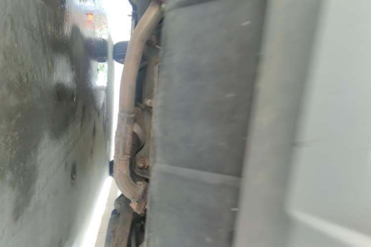 Used Bestune X80 2013 2.0L automatic luxury version Chassis Rear