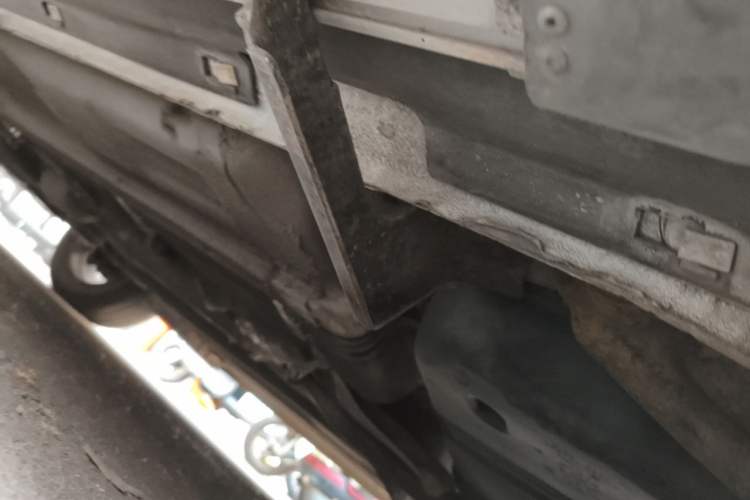 Used Bestune X80 2013 2.0L automatic comfort version Chassis Rear Left