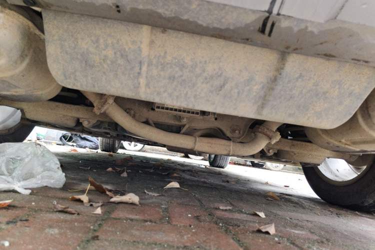 Used Bestune X80 2013 2.0L automatic luxury version Chassis Rear