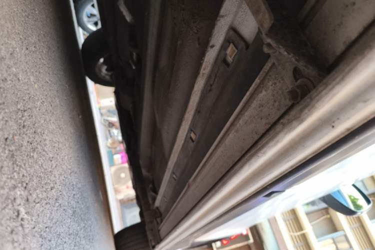 Used Bestune X80 2013 2.0L automatic comfort version Chassis Rear Right