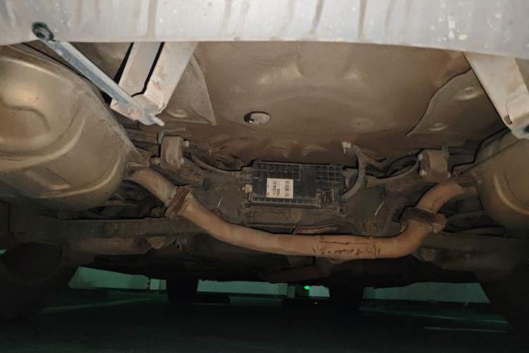 Used Bestune X80 2013 2.0L automatic luxury version Chassis Rear
