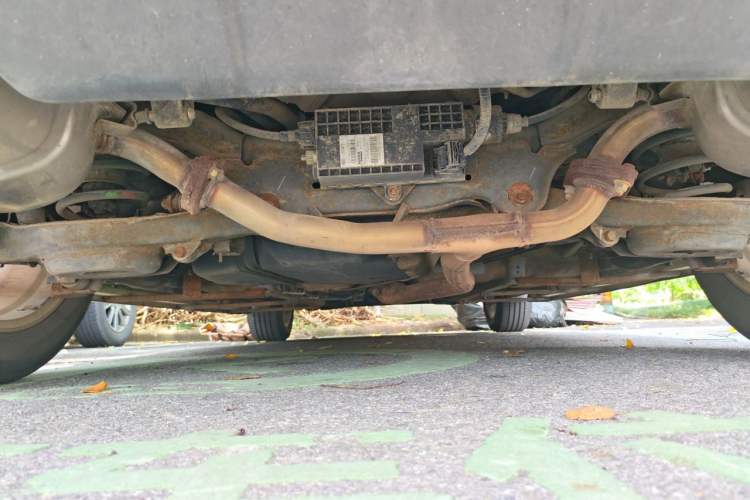 Used Bestune X80 2013 2.0L automatic luxury version Chassis Rear