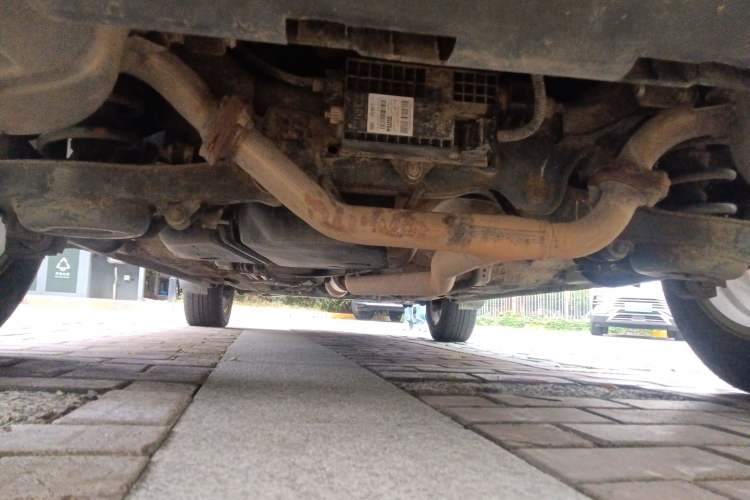 Used Bestune X80 2013 2.0L automatic luxury version Chassis Rear