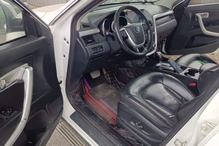 Used Bestune X80 2013 2.0L automatic luxury version Driver Seat