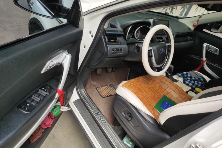 Used Bestune X80 2013 2.0L manual luxury version Driver Seat