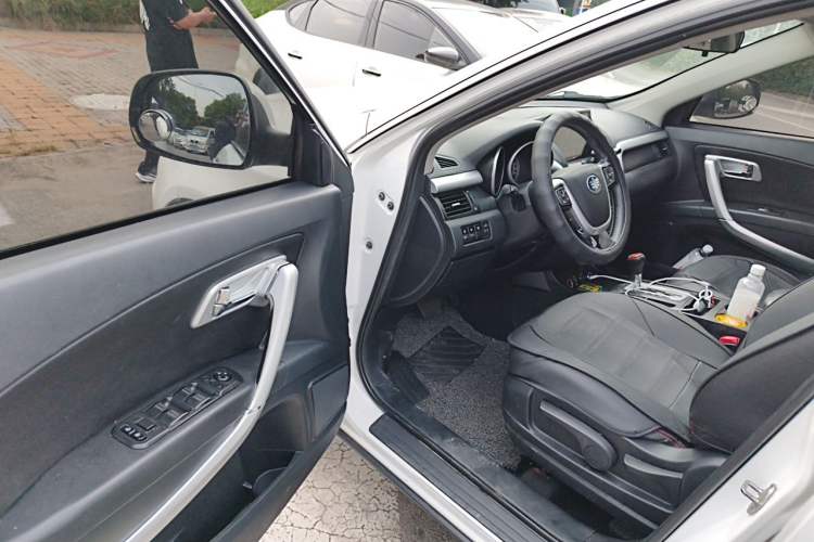 Used Bestune X80 2013 2.0L automatic comfort version Driver Seat