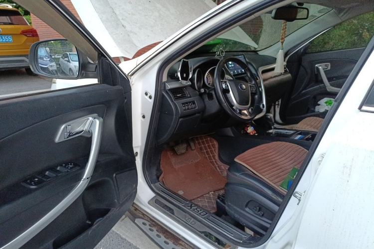 Used Bestune X80 2013 2.0L automatic luxury version Driver Seat
