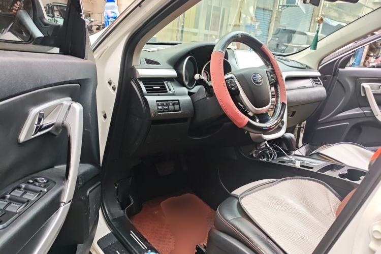 Used Bestune X80 2013 2.0L automatic luxury version Driver Seat