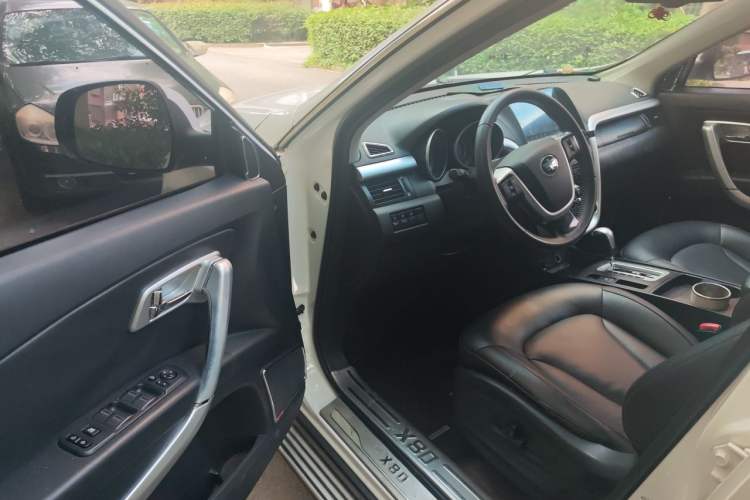 Used Bestune X80 2013 2.0L automatic luxury version Driver Seat