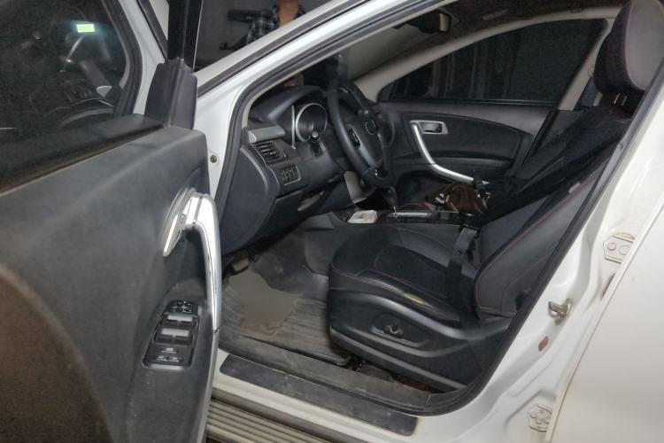 Used Bestune X80 2013 2.0L automatic luxury version Driver Seat
