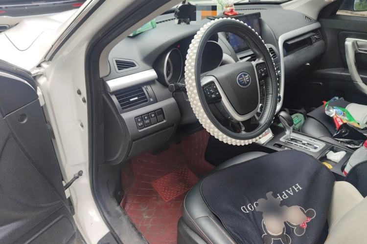 Used Bestune X80 2013 2.0L automatic luxury version Driver Seat
