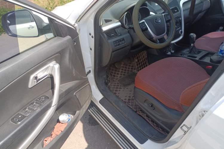 Used Bestune X80 2013 2.0L manual luxury version Driver Seat