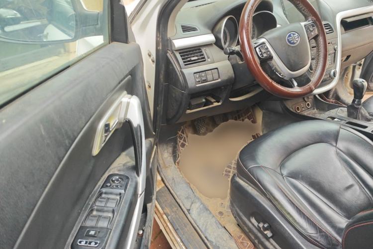 Used Bestune X80 2013 2.0L manual luxury version Driver Seat
