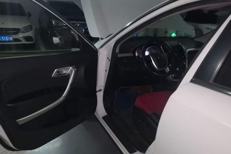 Used Bestune X80 2013 2.3L automatic flagship version Driver Seat