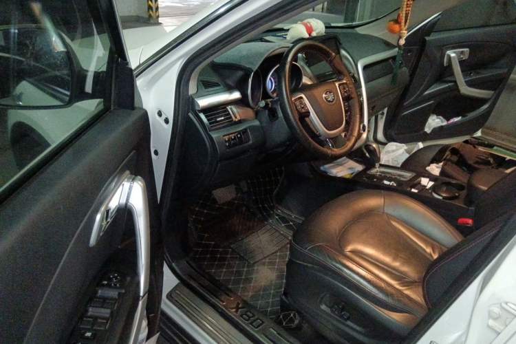 Used Bestune X80 2013 2.0L automatic luxury version Driver Seat