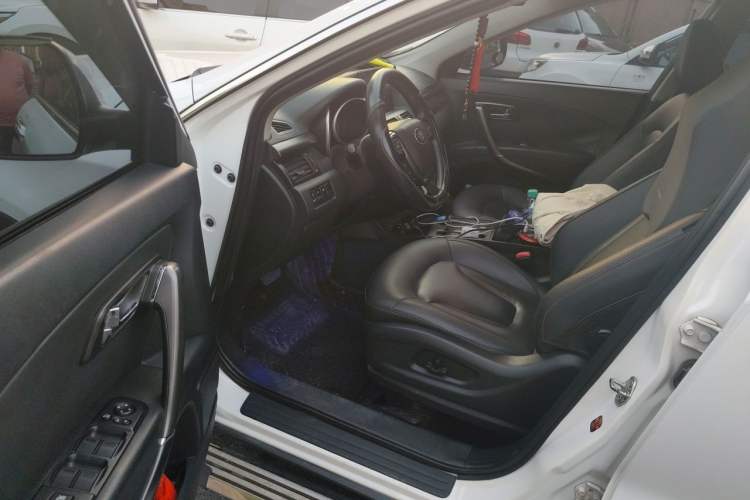 Used Bestune X80 2013 2.0L automatic luxury version Driver Seat