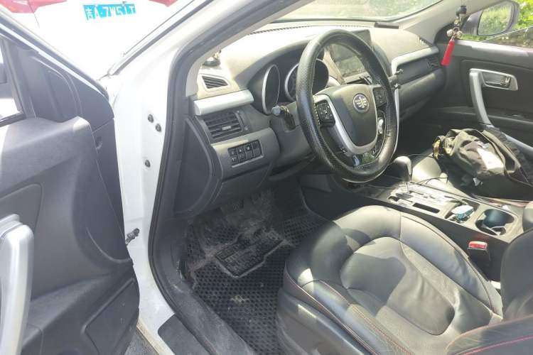 Used Bestune X80 2013 2.0L automatic luxury version Driver Seat