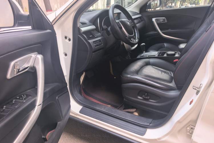 Used Bestune X80 2013 2.0L automatic luxury version Driver Seat