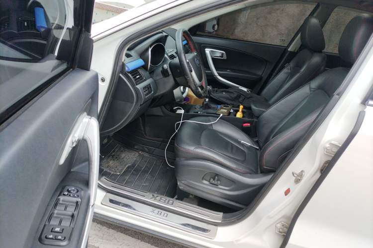 Used Bestune X80 2013 2.0L manual luxury version Driver Seat