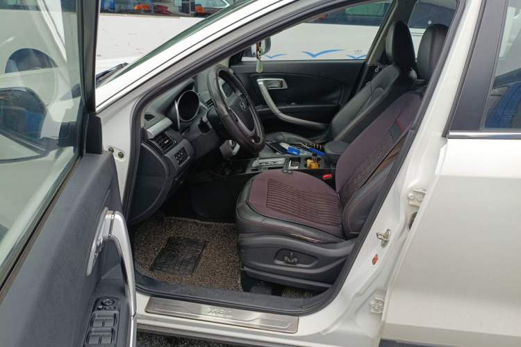 Used Bestune X80 2013 2.0L automatic luxury version Driver Seat
