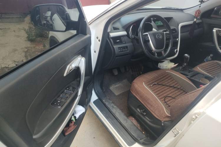 Used Bestune X80 2013 2.0L manual luxury version Driver Seat