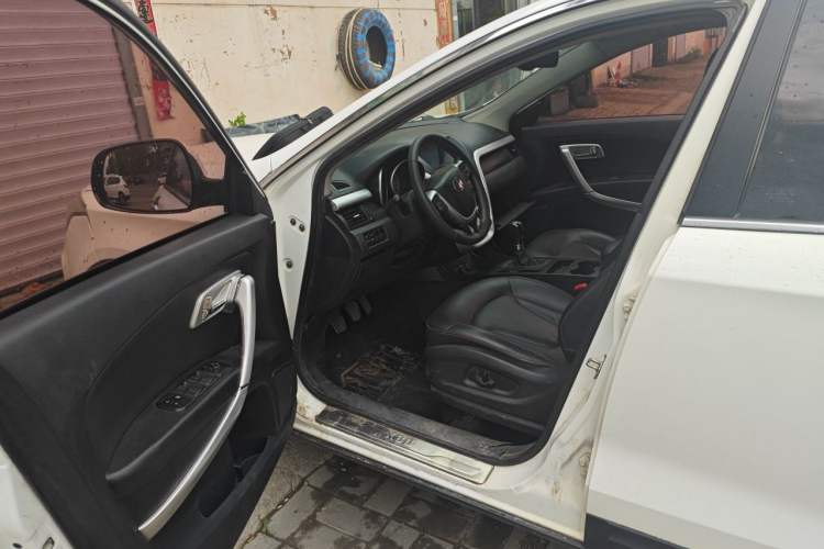 Used Bestune X80 2013 2.0L manual luxury version Driver Seat