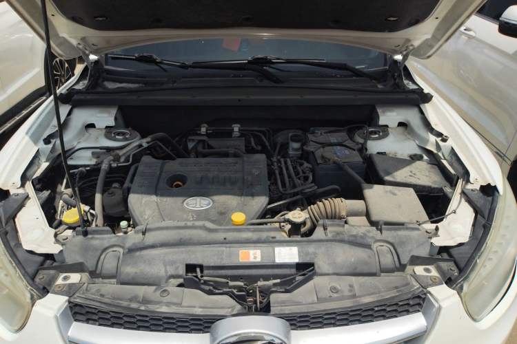 Used Bestune X80 2013 2.0L automatic comfort version Engine Bay