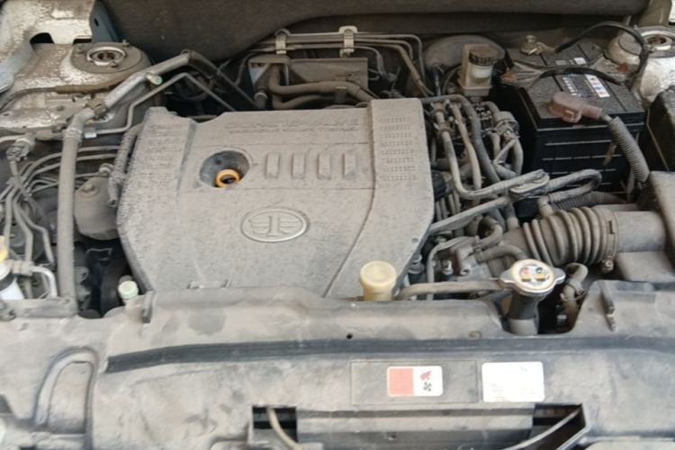 Used Bestune X80 2013 2.0L automatic comfort version Engine Bay