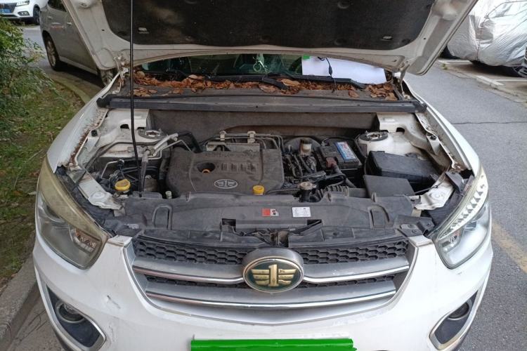 Used Bestune X80 2013 2.0L automatic luxury version Engine Bay