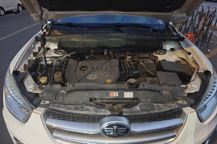 Used Bestune X80 2013 2.0L automatic comfort version Engine Bay